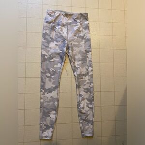 Women’s small Camouflage Leggings